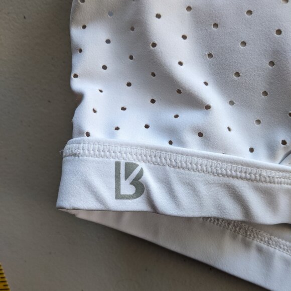 Buffbunny sports bra with crisscross back and removeable cups - Picture 3 of 8